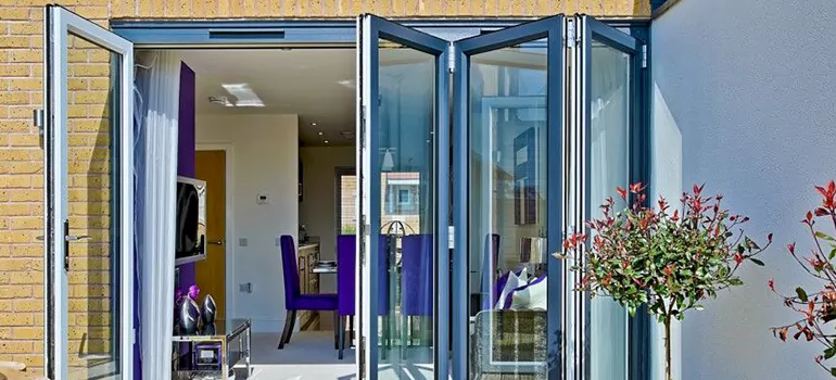 Bifold Door Repairs Near Me in Levis, Quebec