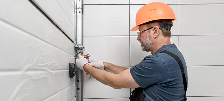 Commercial Garage Door Repair in Levis, QC