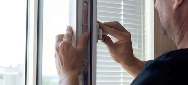 Custom Hopper Windows in Levis, Quebec