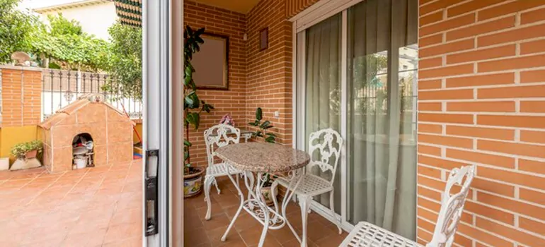 Adding Porch Enclosures To Your Home in Levis, Quebec