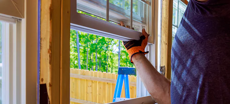 >Bay Window Curtain Rail Track in Levis, Quebec