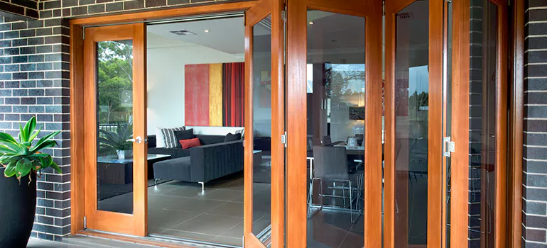 Folding Door Panel Repair in Levis, Quebec