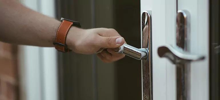Lock Stile Activating Bracket in Levis, QC